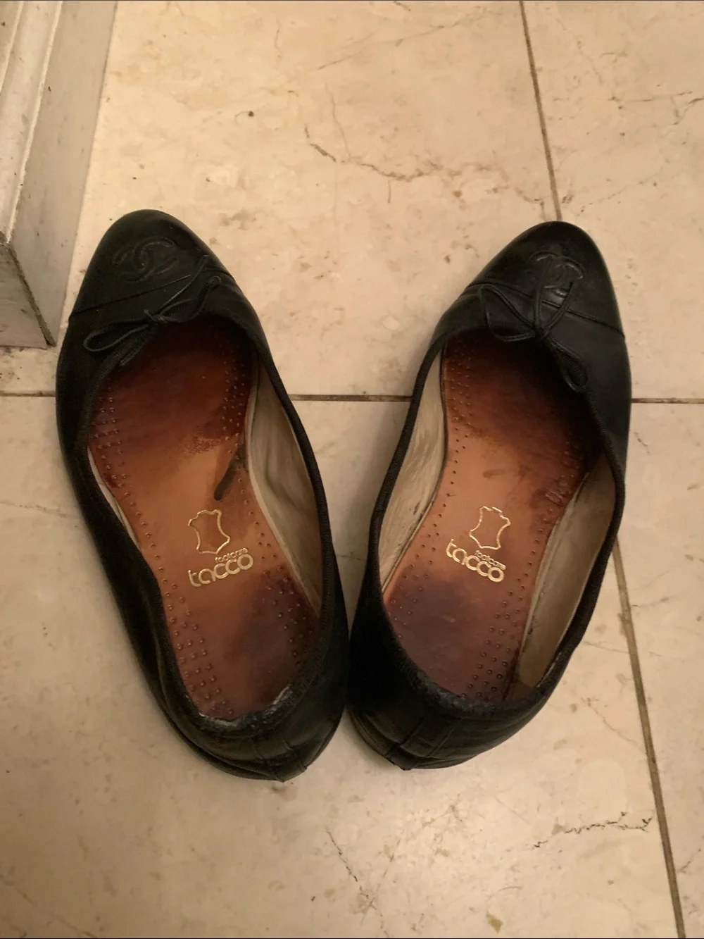 Vintage CHANEL Black Leather Cap-Toe Ballet Flats with CC Logo